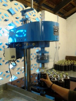 Automatic Cap Sealing Mechiene